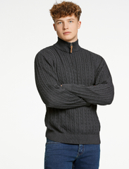 Lindbergh - 1/2 zip cable knit - basic-strickmode - charcoal mel - 2
