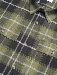 Lindbergh - Checked flannel shirt L/S - checkered shirts - army - 4