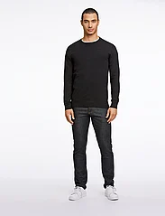 Lindbergh - Knitted O-neck sweater - rundhalsad - black - 4
