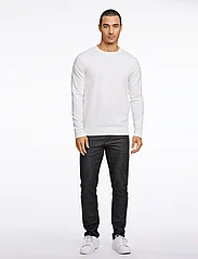 Lindbergh - Knitted O-neck sweater - nordisk stil - off white - 4