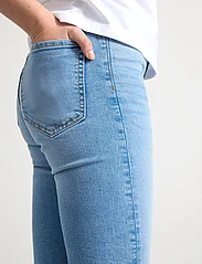 Lindex - Trouser Karen cropped fresh bl - najniższe ceny - light denim - 5