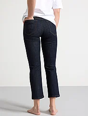 Lindex - Trouser Karen cropped rinse bl - utsvängda jeans - dark denim - 3