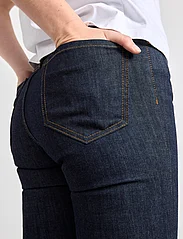 Lindex - Trouser Karen cropped rinse bl - flared jeans - dark denim - 5