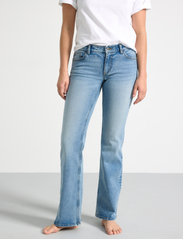 Lindex - Trousers denim Fay lt blue - utsvängda jeans - light denim - 2