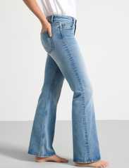 Lindex - Trousers denim Fay lt blue - utsvängda jeans - light denim - 6