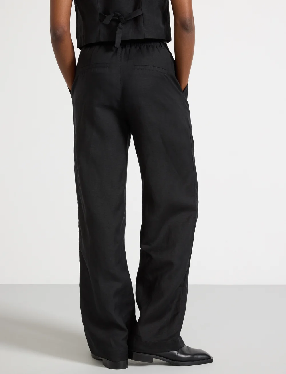 Lindex - Trouser Ragna with pleats - hørbukser - black - 3