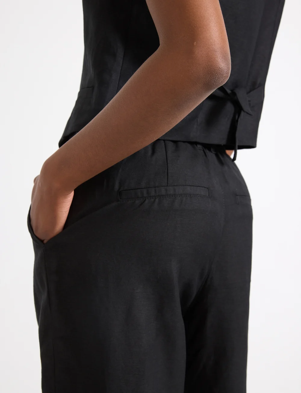 Lindex - Trouser Ragna with pleats - hørbukser - black - 5