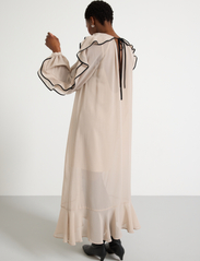 Lindex - Dress Blossom - odzież imprezowa w cenach outletowych - light dusty beige - 3