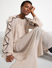 Lindex - Dress Blossom - ballīšu apģērbs par outlet cenām - light dusty beige - 8
