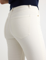 Lindex - Trousers Alba - džinsa bikses ar taisnām starām - off white - 5