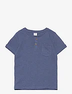 Top SS Essentials w placket - DUSTY BLUE