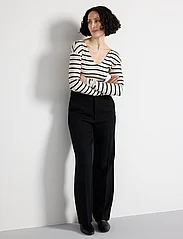 Lindex - Trousers Noor spring - broeken met rechte pijp - black - 4
