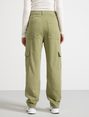 Lindex - Trouser Suzette patch pocket - cargobyxor - green - 3