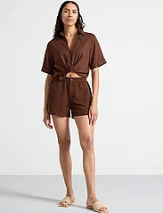 Lindex - Shirt Edda - linasest riidest särgid - brown - 4