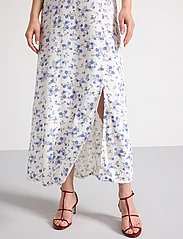 Lindex - Dress Bloom - sommarklänningar - light white - 6