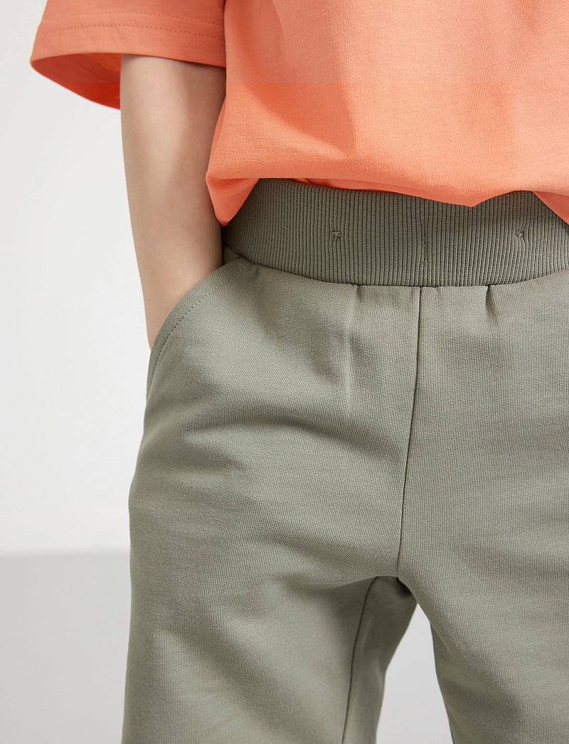 Lindex - Shorts Solid - sweatshorts - dusty green - 4