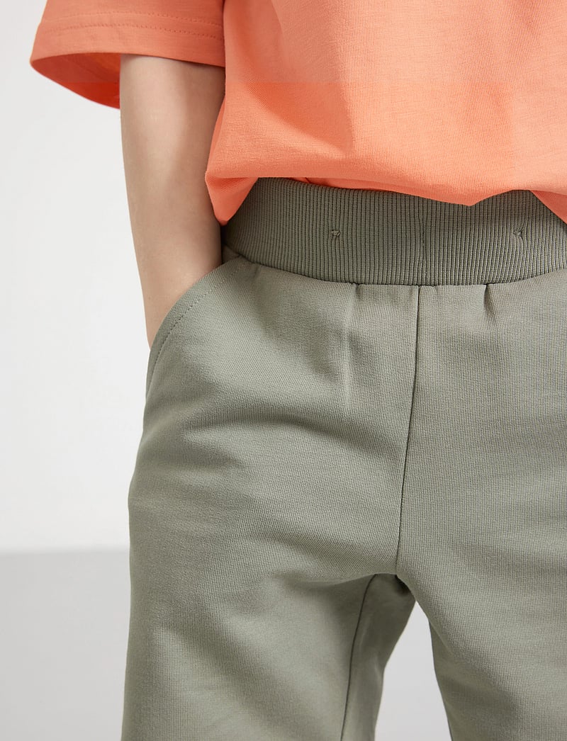 Lindex - Shorts Solid - sweatshorts - dusty green - 5