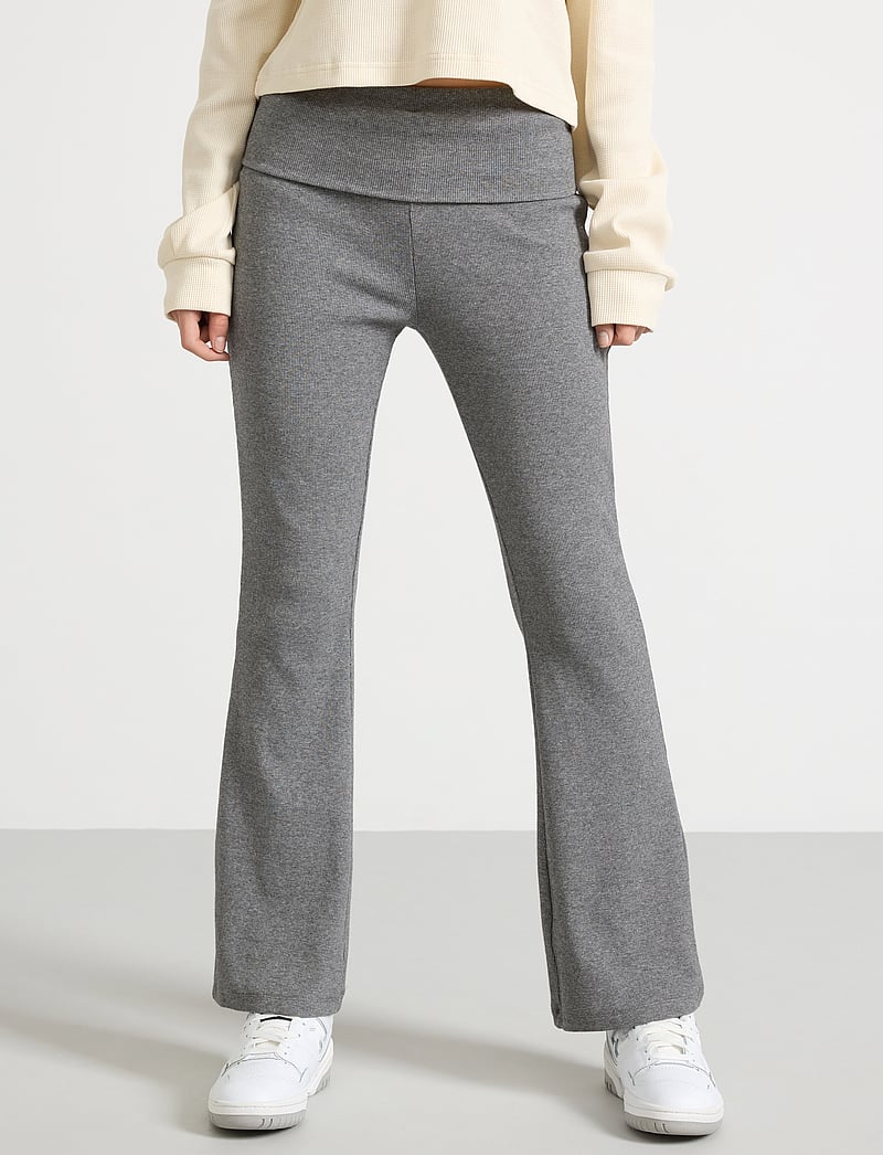 Lindex - Trousers jersey yoga flare - jogginghosen - dark grey melange - 4