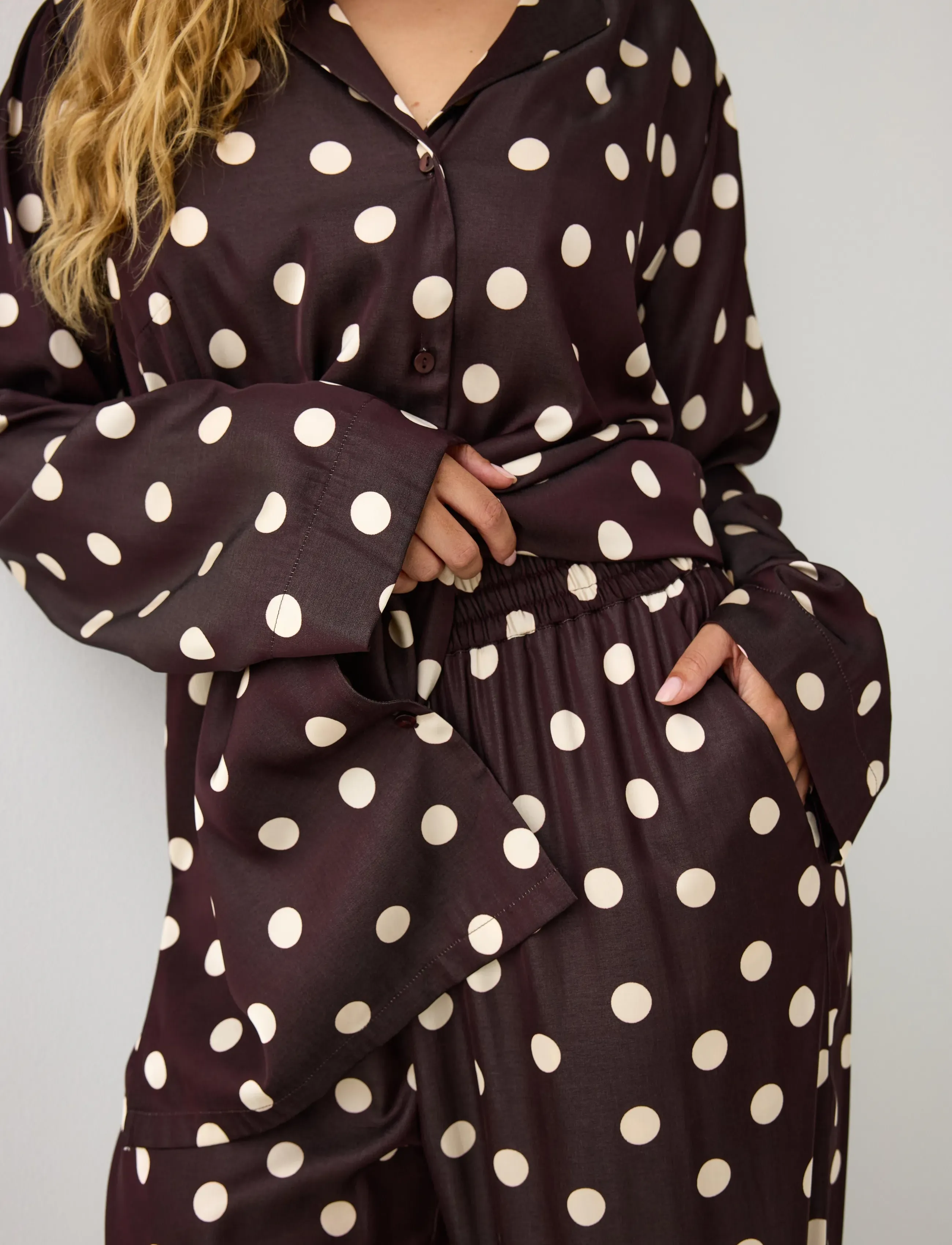 Lindex - Pyjama set in satin - pyjamas - dark dusty brown - 4