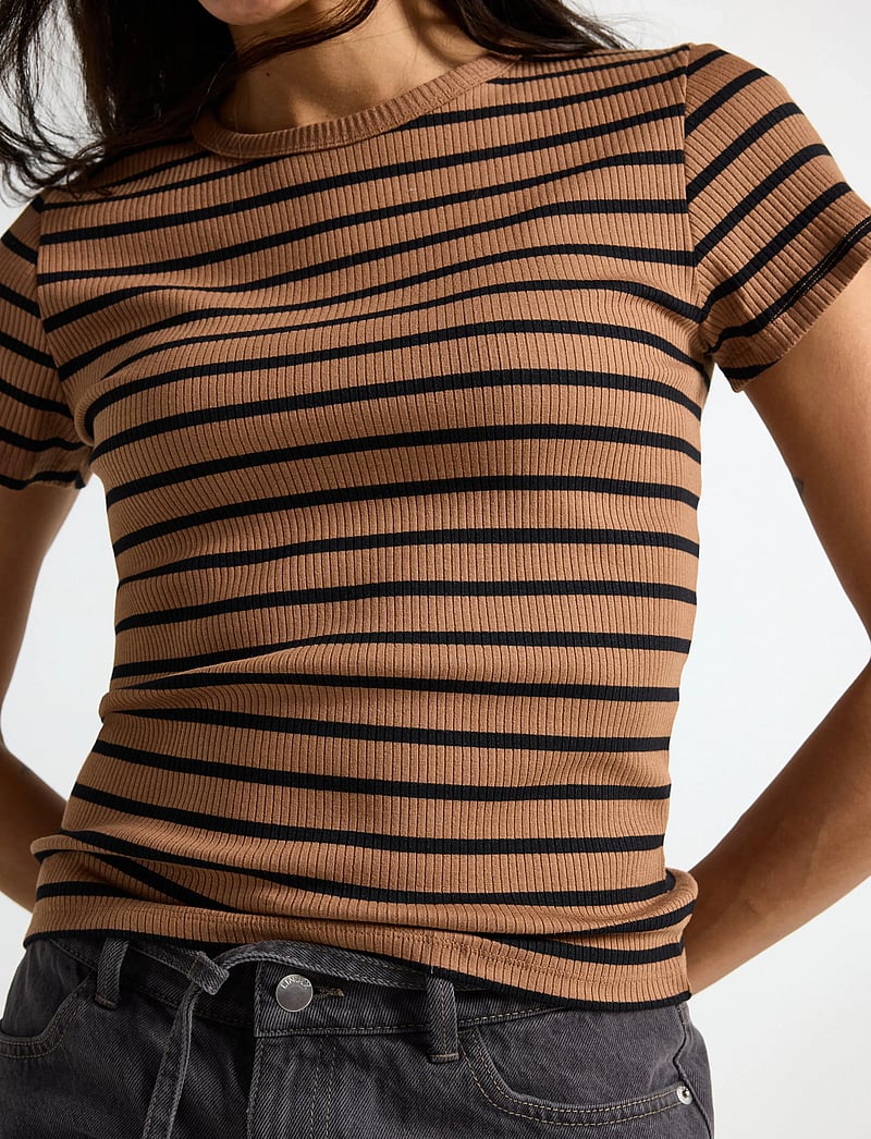 Lindex - Top Love - t-shirts - light brown - 4