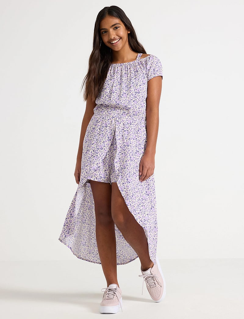 Lindex - Dress high and low with shorts - kurzärmelige freizeitkleider - light lilac - 0