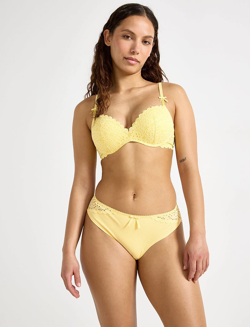 Lindex - Braz reg Broderie Anglais - brasiilia stiilis aluspüksid - light yellow - 0