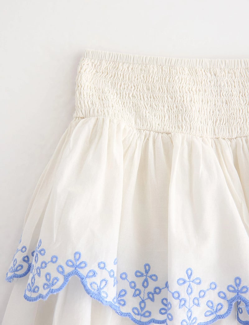 Lindex - Skirt flounces and smock embr - korte nederdele - light dusty white - 5