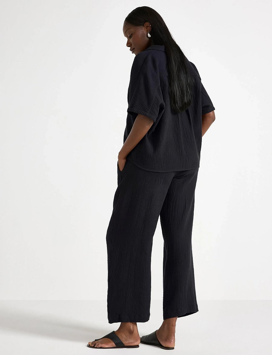 Lindex - MOM straight crinkled trousers - hosen mit weitem bein - black - 3