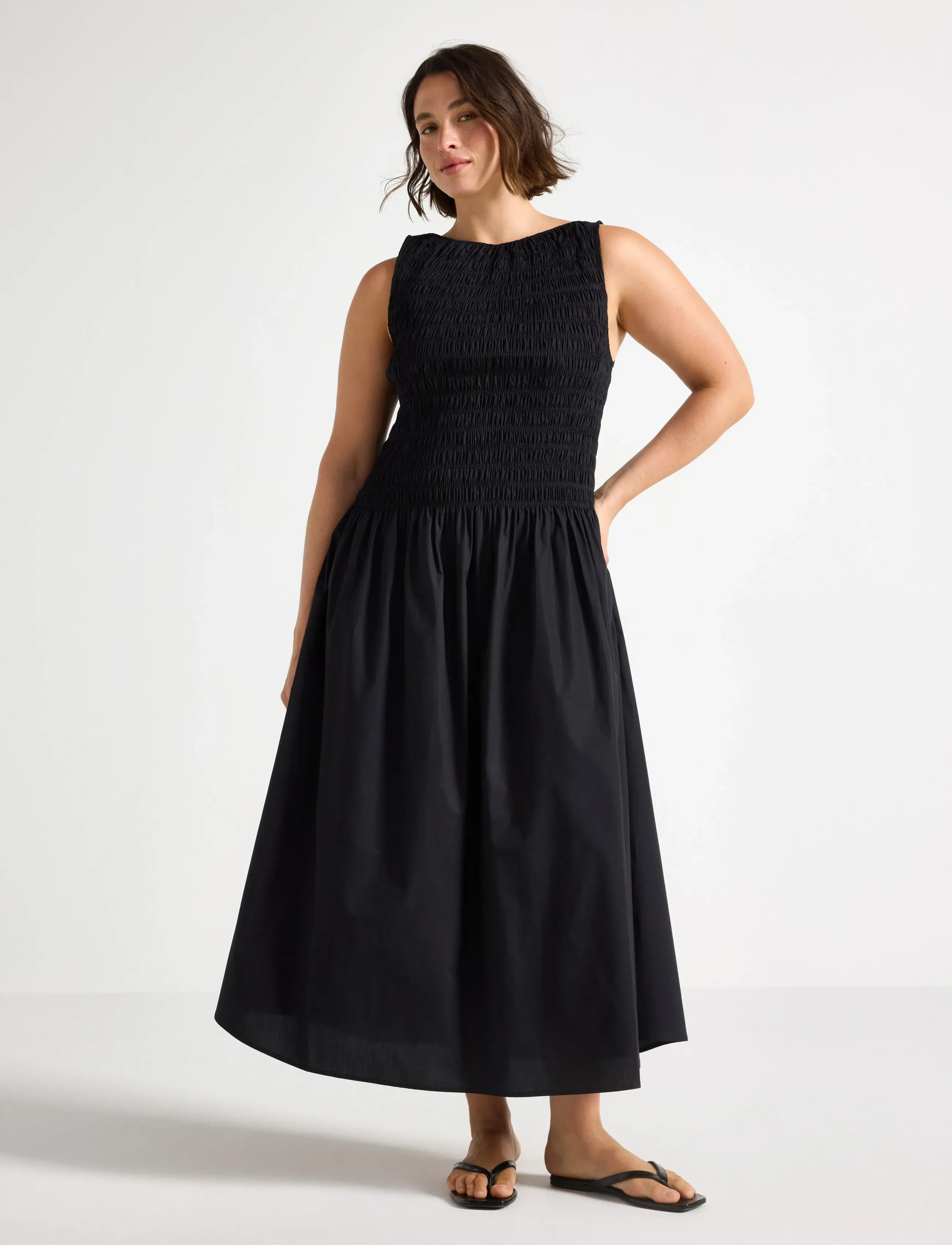 Lindex Sleeveless midi dress with smock - Kläder - BLACK / black