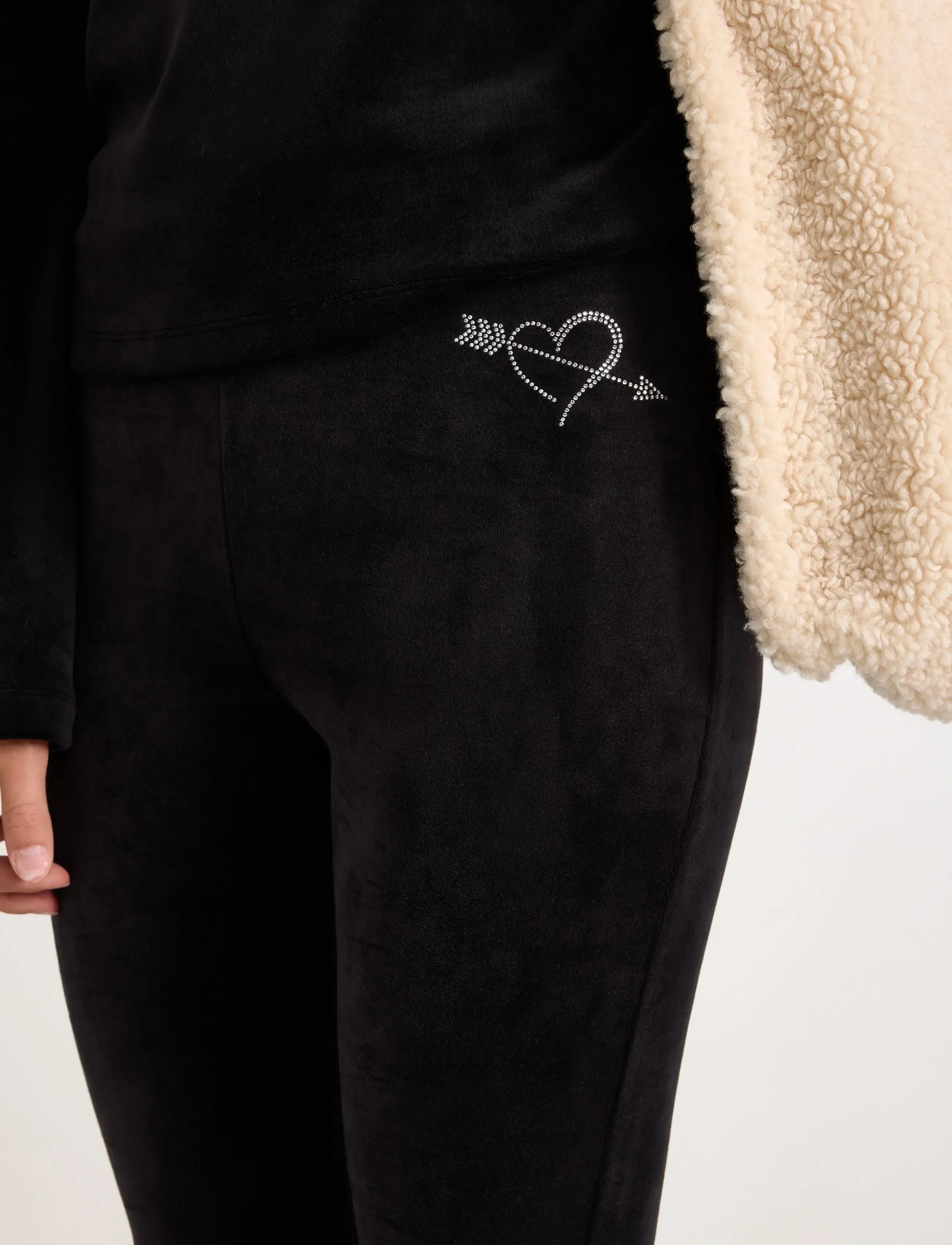 Lindex - Utsvängda byxor i velour - sweatpants - black - 4