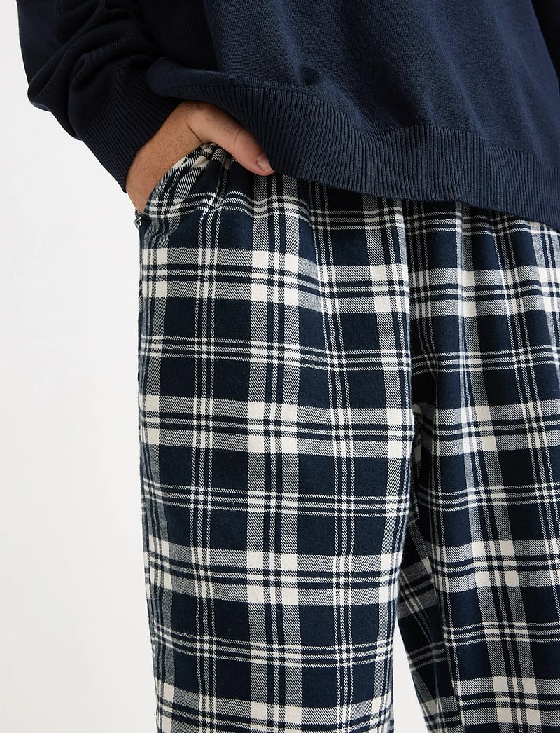 Lindex - Trousers pyjama flannel - schlafanzüge - dark navy - 4