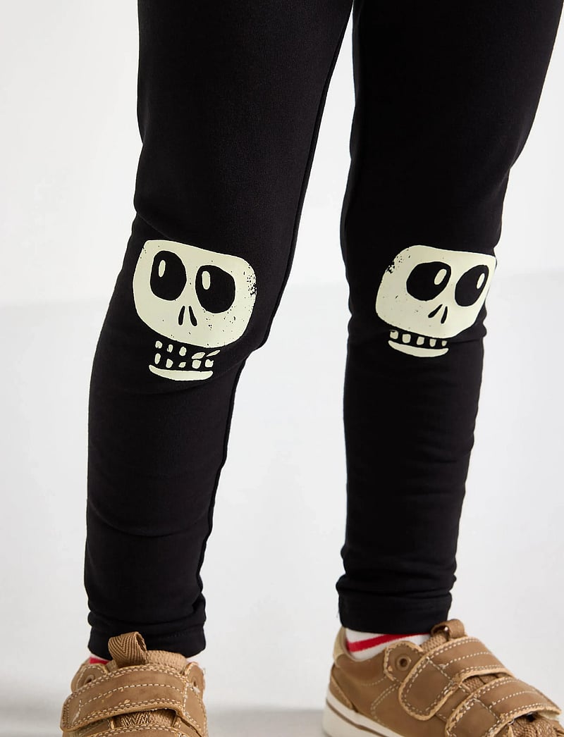 Lindex - Leggings Skull knee patch glow - leggings - black - 4