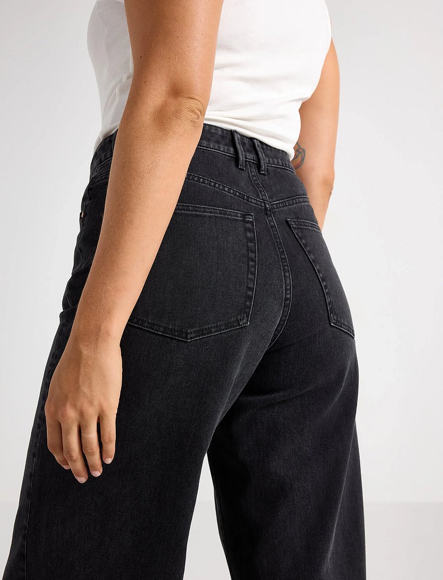 Lindex - WIDE Jackie jeans with extra wide leg - leveälahkeiset farkut - black denim - 4