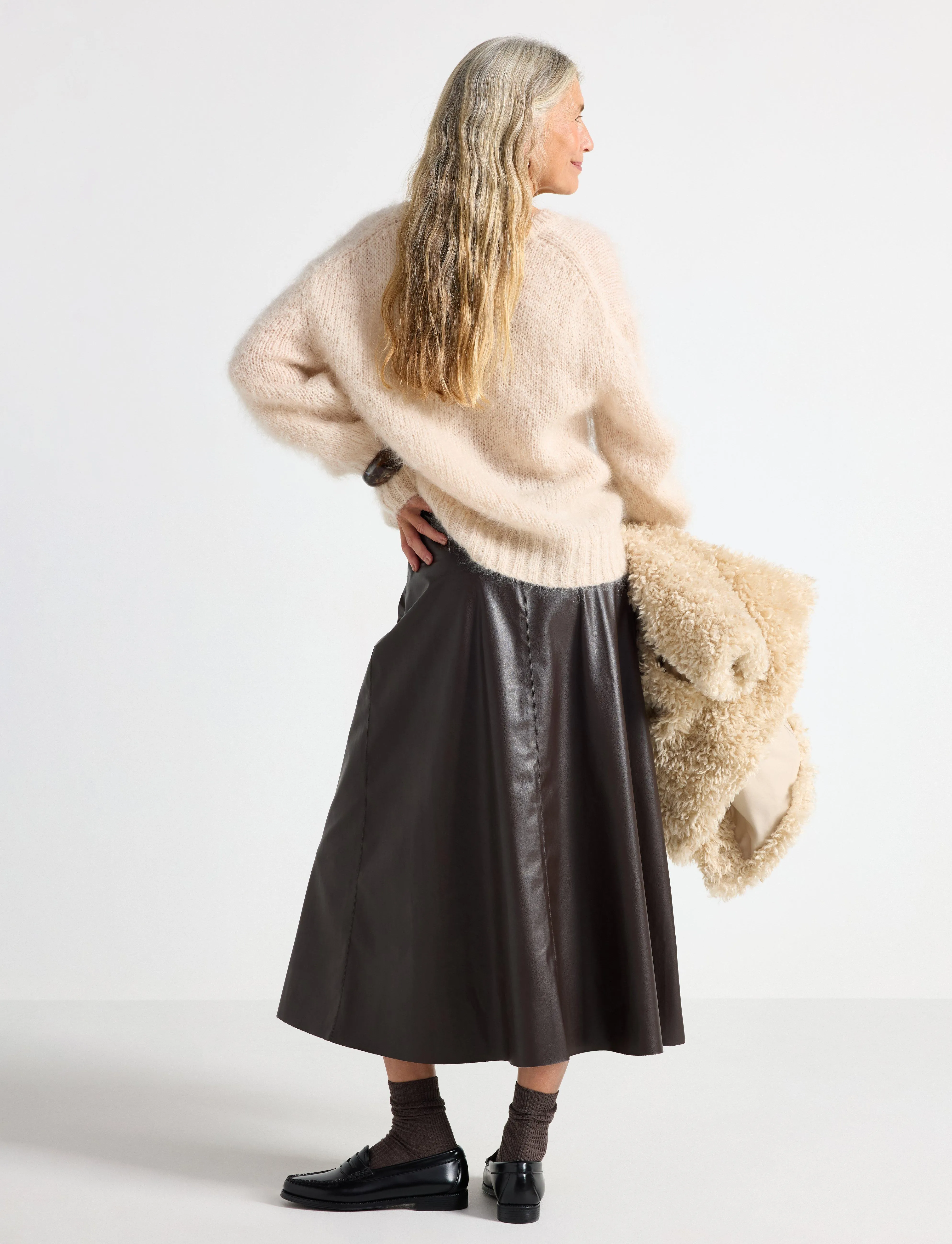 Lindex - Utsvängd midikjol i läderimitation - midi-röcke - dark brown - 3