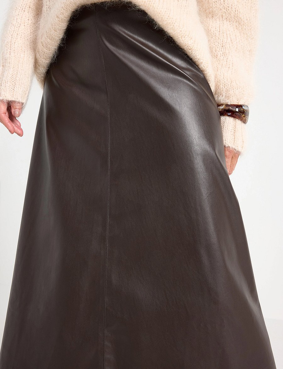 Lindex - Utsvängd midikjol i läderimitation - midi nederdele - dark brown - 4
