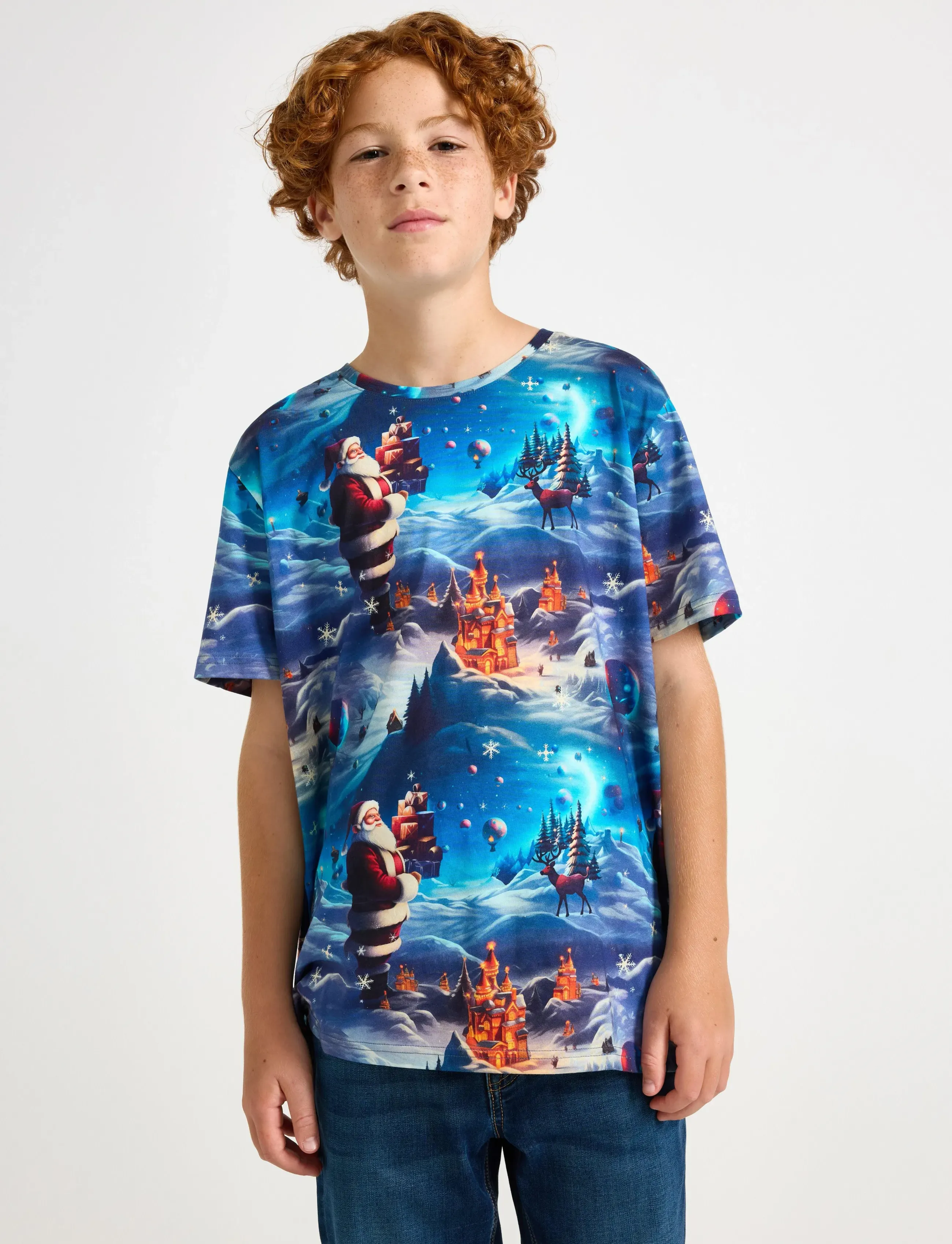 Lindex T Shirt Ai Aop Santa, 128, T-shirts, Mehrfarbig/gemustert - Short-sleeved, Kinder