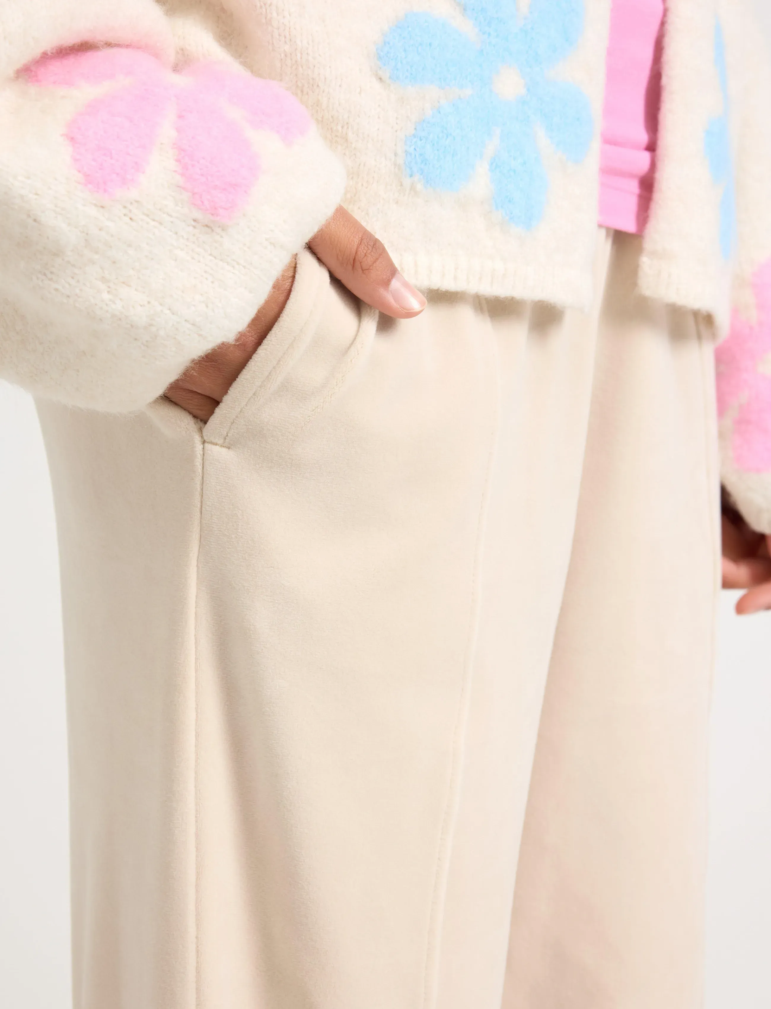 Lindex - Wide trousers in velour - jogginghosen - light dusty beige - 5