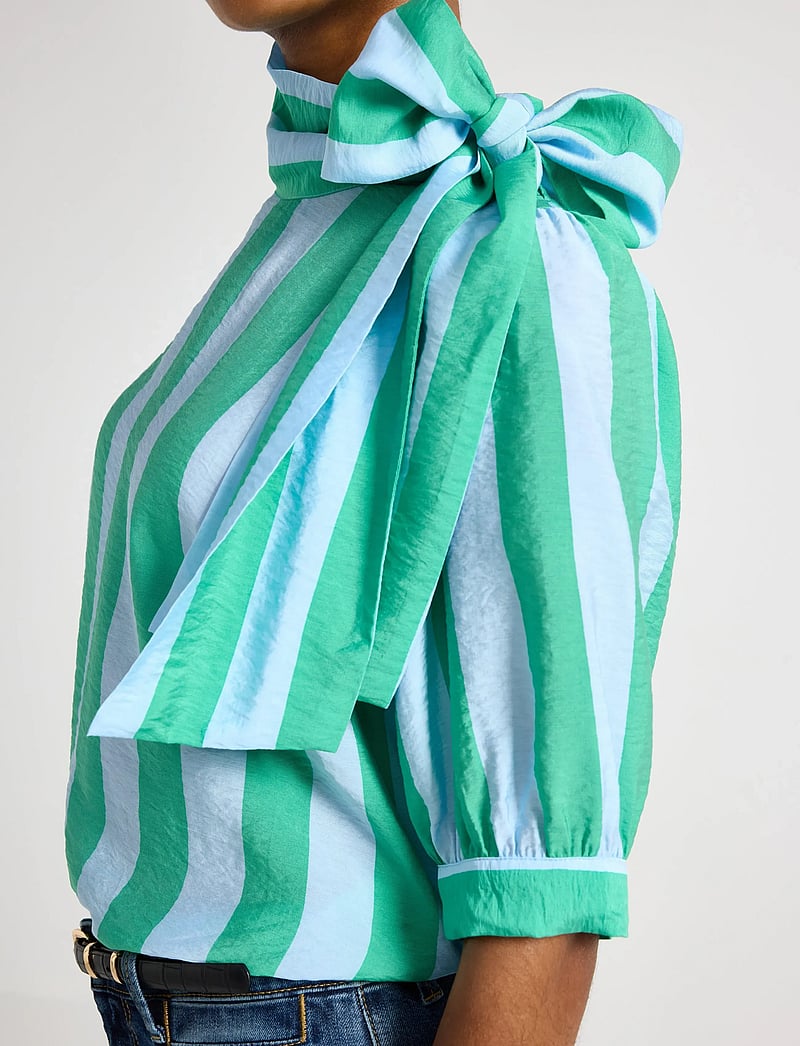 Lindex - Blouse Darcy - blouses à manches courtes - strong green - 4