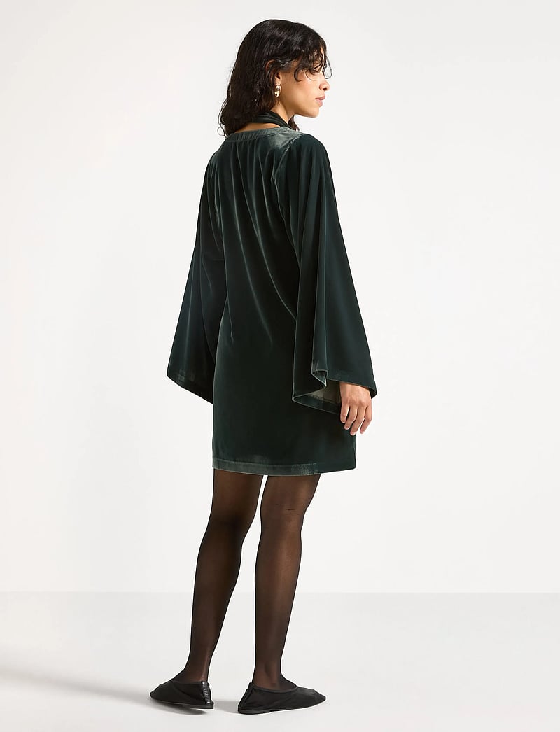 Lindex - Dress Mini velvet - minikleidid - dark green - 3