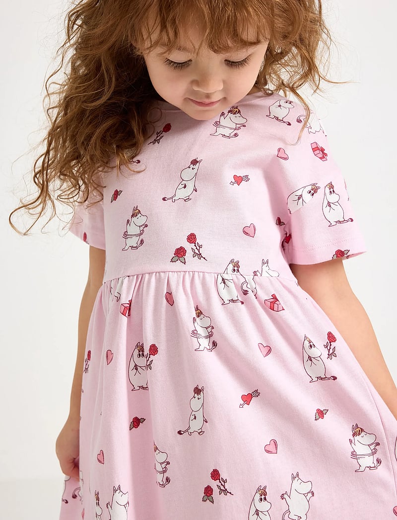 Lindex - Dress ss AOP Mumin - kortärmade vardagsklänningar - light pink - 4