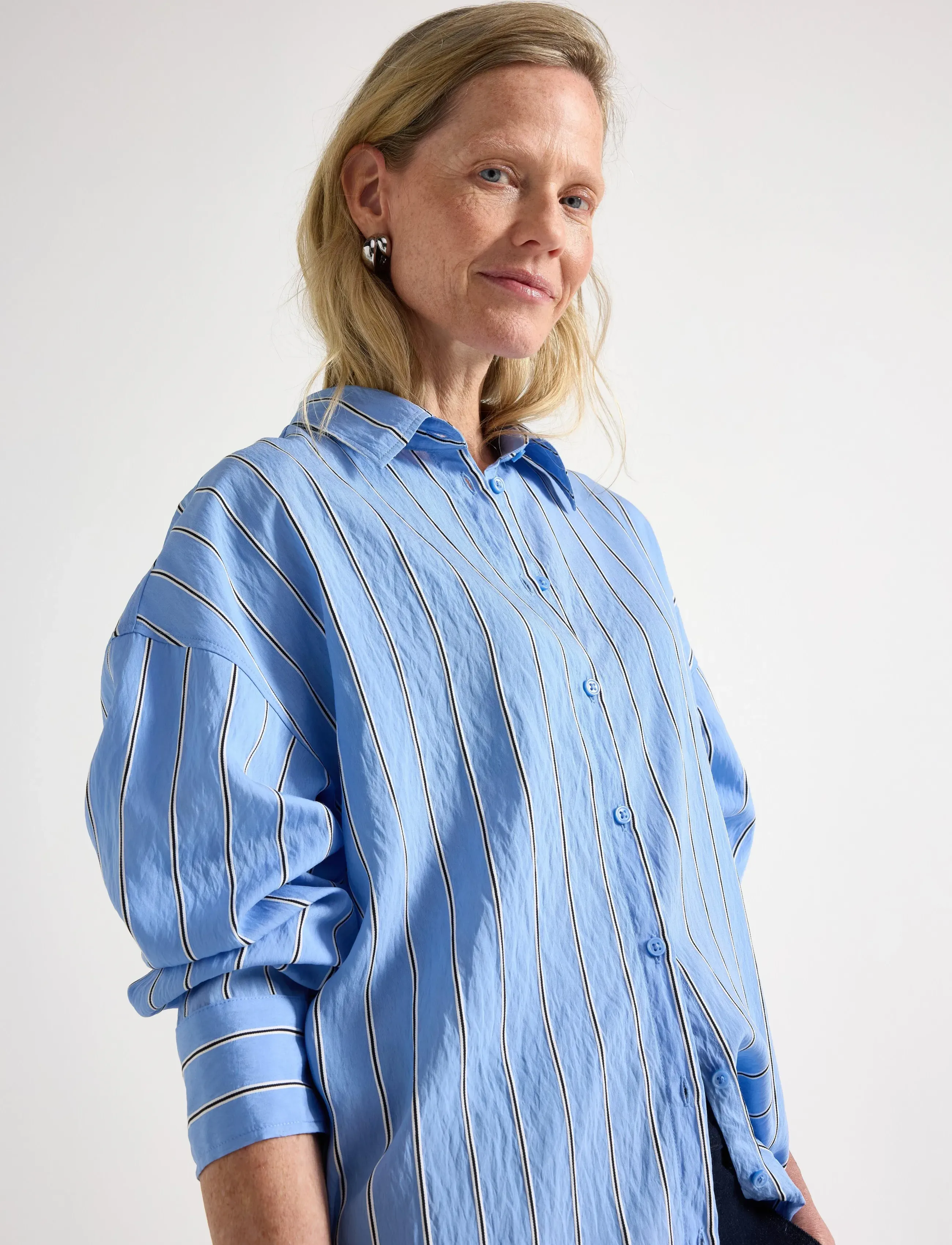 Lindex - Shirt dress with midi length - skjortklänningar - light dusty blue - 4