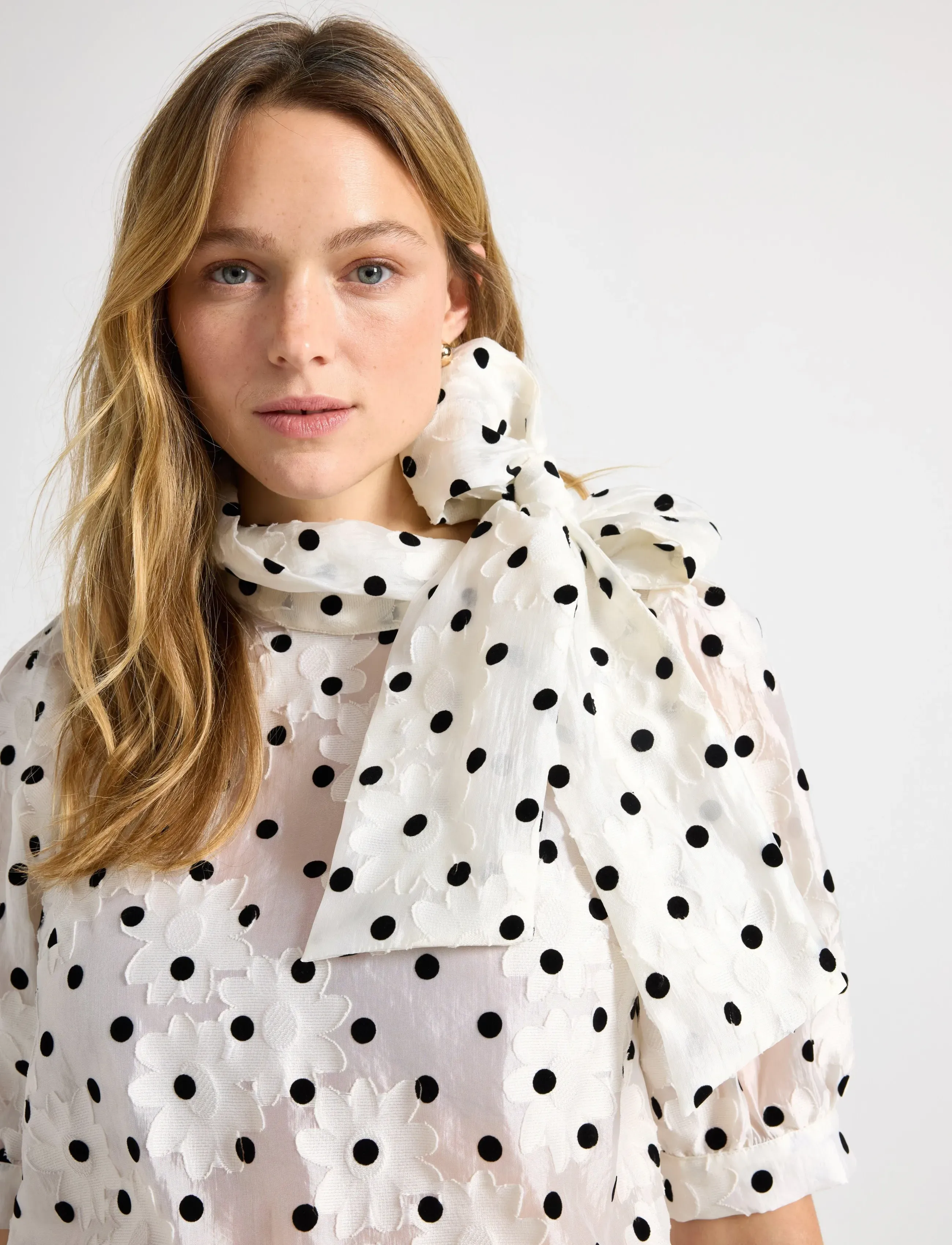 Lindex - Blouse with tie band at the neck - kurzämlige blusen - off white - 4