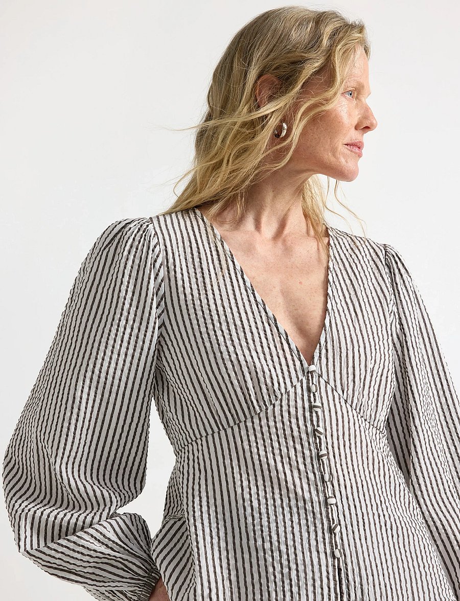 Lindex - Blouse in seersucker - langärmelige blusen - dark dusty brown - 4