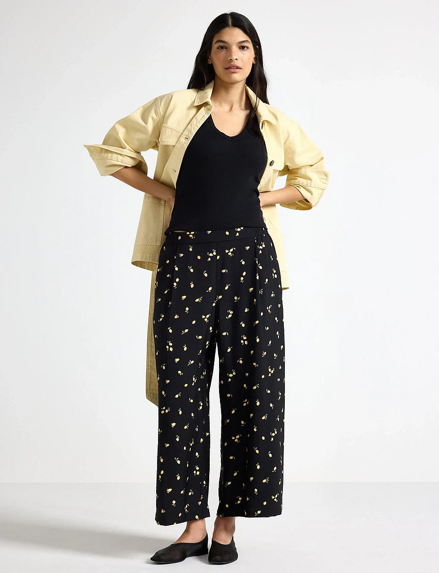 Lindex - WIDE cropped trousers - hosen mit weitem bein - black - 0