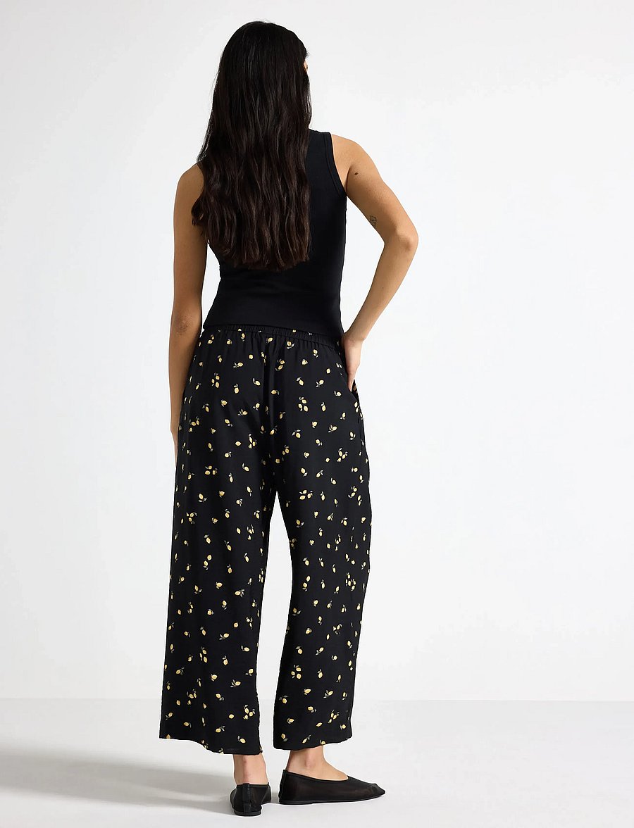 Lindex - WIDE cropped trousers - hosen mit weitem bein - black - 3