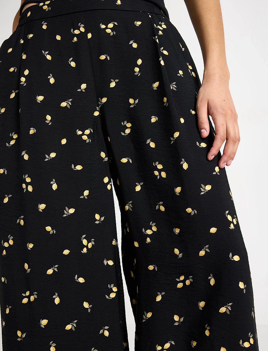 Lindex - WIDE cropped trousers - hosen mit weitem bein - black - 4
