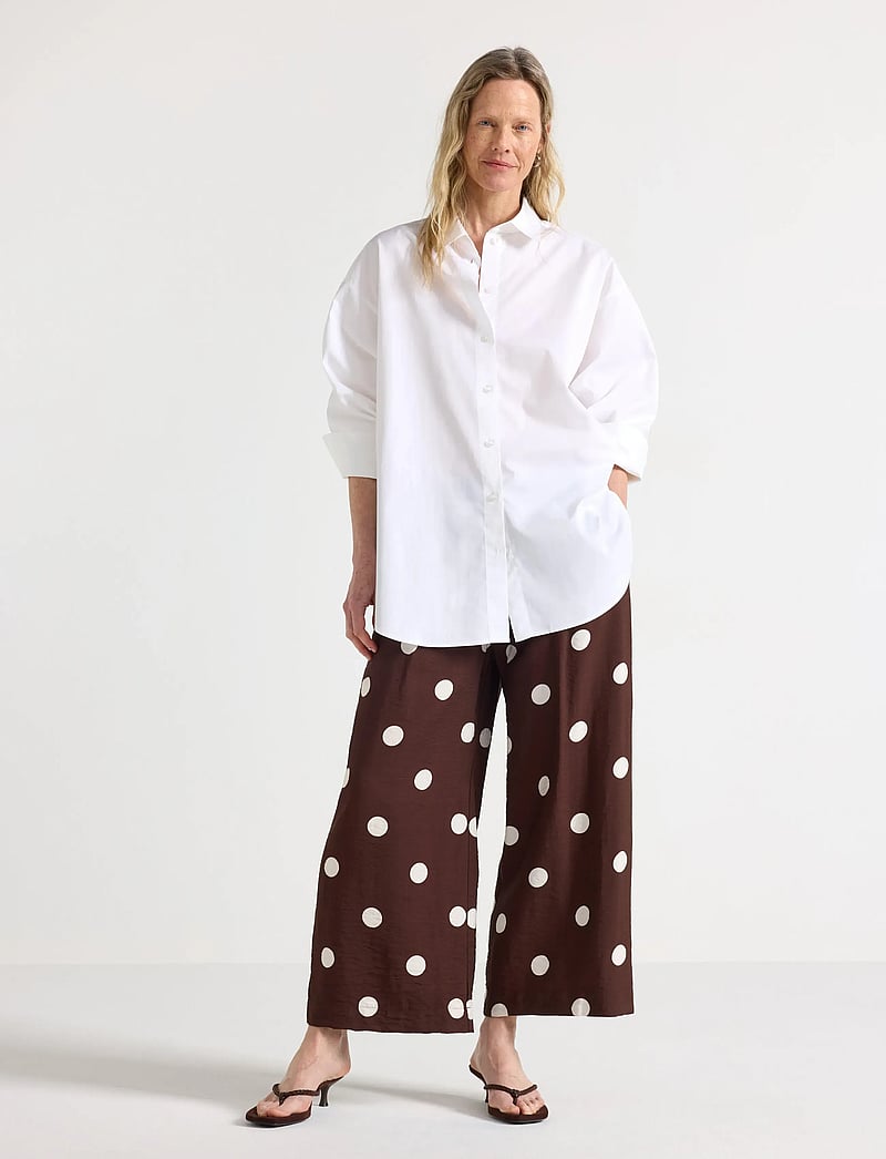 Lindex - WIDE cropped trousers - hosen mit weitem bein - dark dusty brown - 0