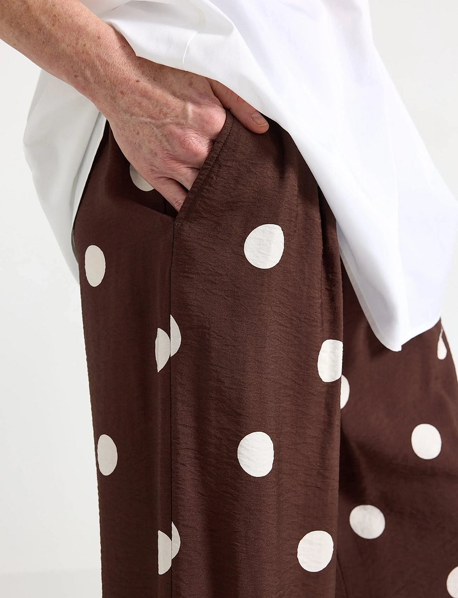 Lindex - WIDE cropped trousers - hosen mit weitem bein - dark dusty brown - 4