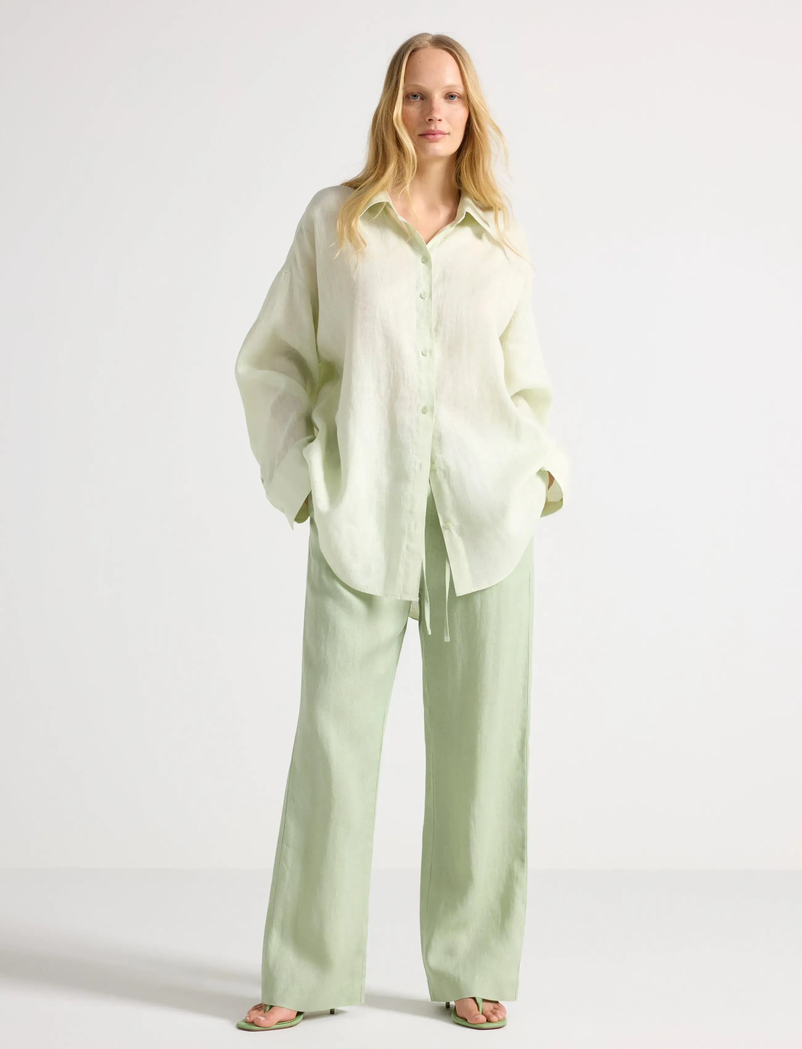 Lindex STRAIGHT Bella linen trousers - Mode trends - LIGHT DUSTY GREEN / green