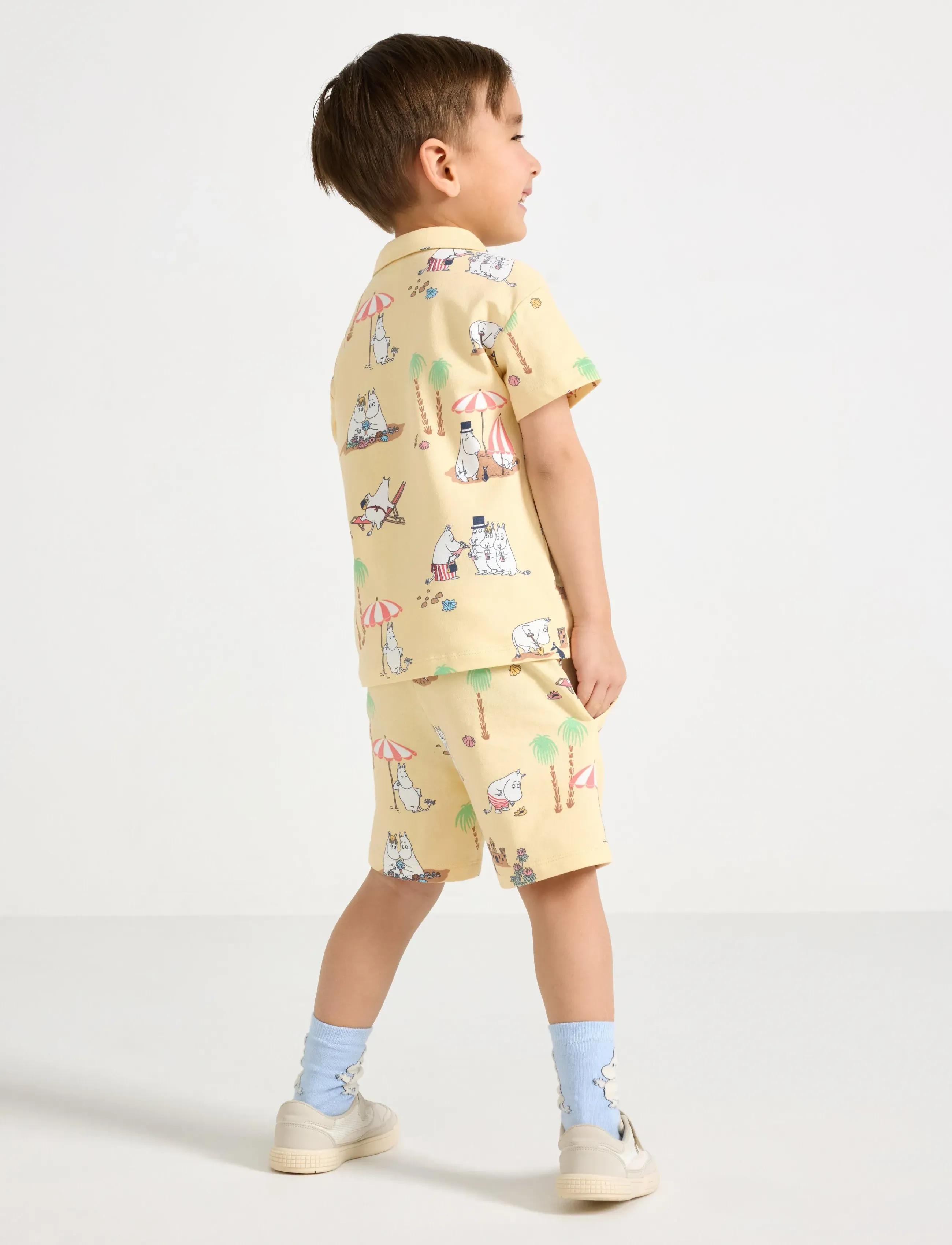 Lindex - Set - top and sweat shorts - sets mit kurzärmeligem t-shirt - light dusty yellow - 3